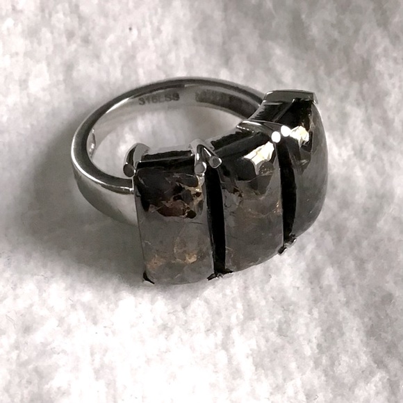 Matrix Shungite Ring in Stainless Steel - Picture 3 of 8